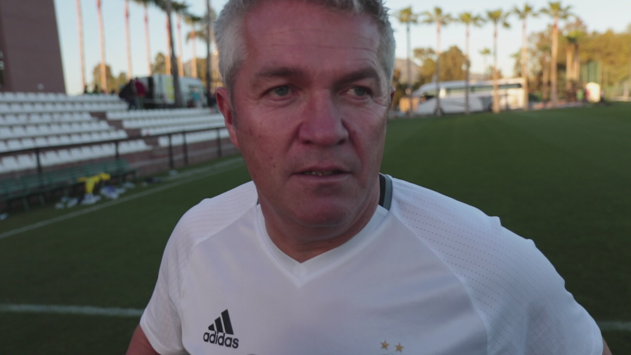 - Vi må slutte å spille sånne førsteomganger